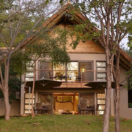 Victoria Falls Safari Suites Exterior foto