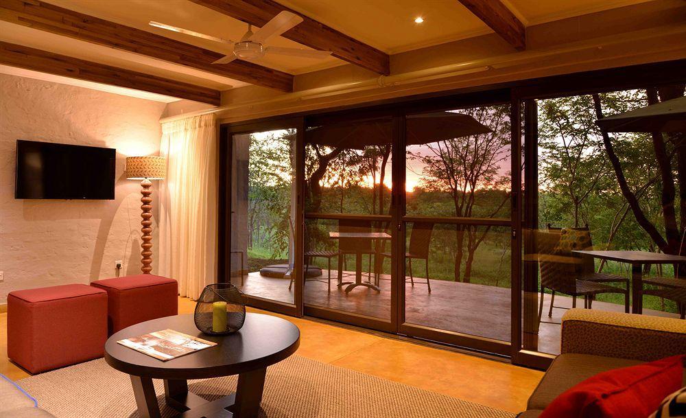 Victoria Falls Safari Suites Exterior foto