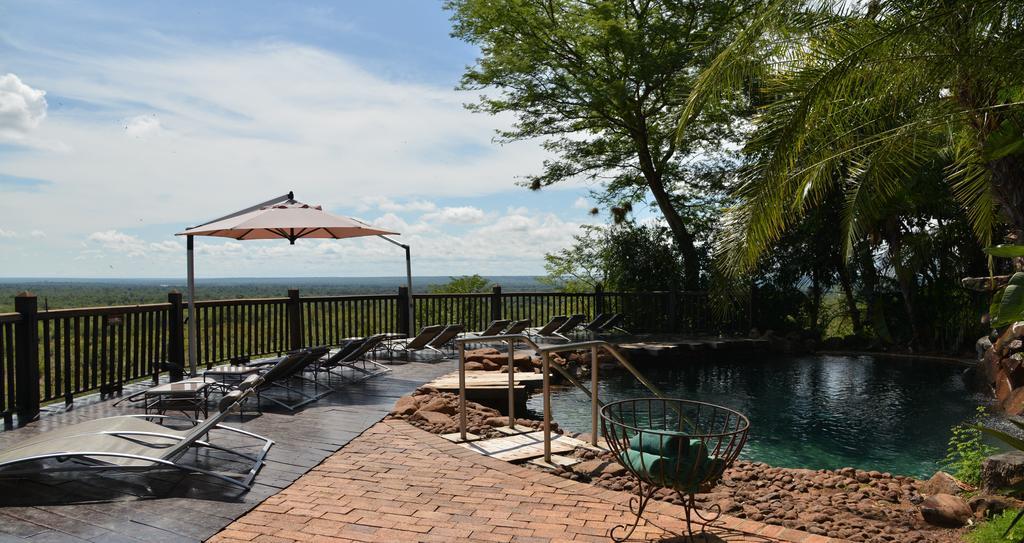 Victoria Falls Safari Suites Exterior foto